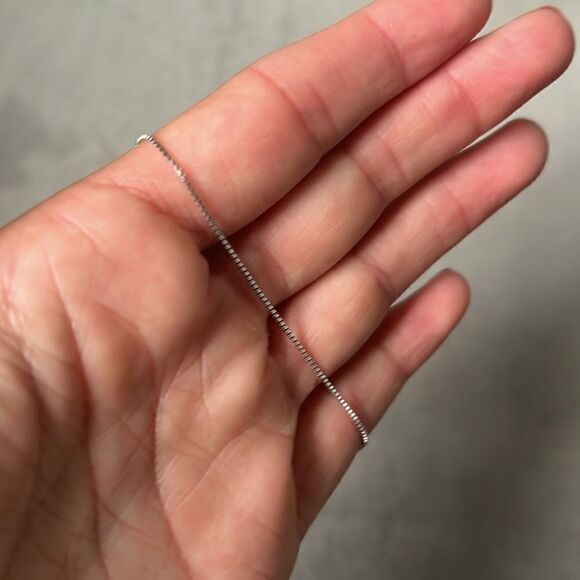 Thin Silver Necklace - Very Thin Chain - BRAND NEW - Short Necklace - Picture 2 of 5